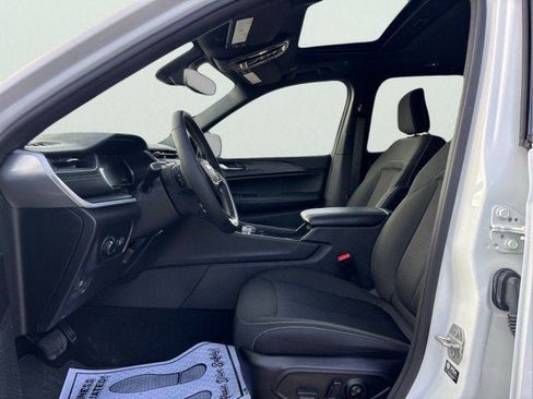 Used 2024 Jeep Grand Cherokee Laredo X w/ Luxury Tech Group I image 9