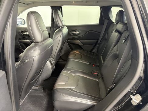 Used 2021 Jeep Cherokee Limited image 7