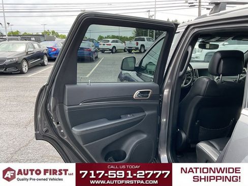 Used 2017 Jeep Grand Cherokee Limited AWD/4WD image 11
