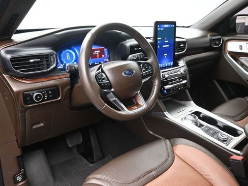 Used 2024 Ford Explorer King Ranch w/ Technology Package image 24