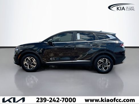 Used 2023 Kia Sportage LX image 2