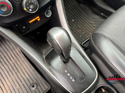 Used 2019 Chevrolet Trax LT w/ LT Convenience Package image 22