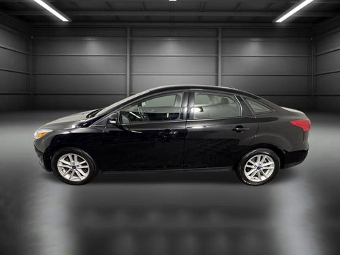 Used 2018 Ford Focus SE w/ Cold Weather Package image 3