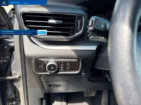 Used 2023 Ford Explorer XLT w/ Equipment Group 202A AWD/4WD image 49