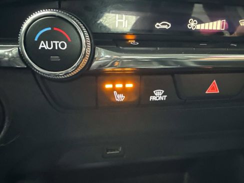 Used 2019 MAZDA MAZDA3 Sedan w/ Preferred Package image 31