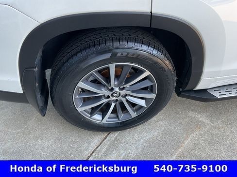 Used 2018 Toyota Highlander XLE AWD/4WD image 12
