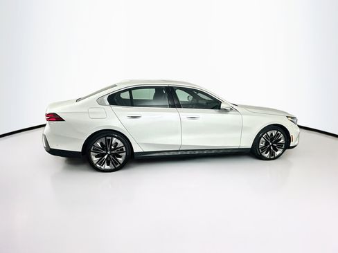 Used 2024 BMW 530i w/ Premium Package RWD image 10
