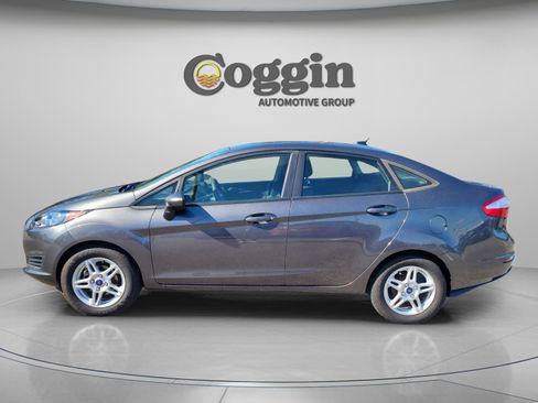 Used 2017 Ford Fiesta SE image 3