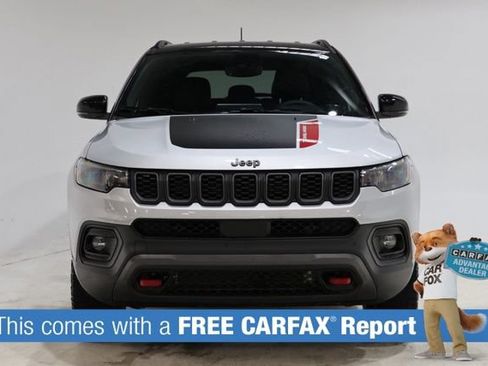 Used 2025 Jeep Compass Trailhawk AWD/4WD image 2
