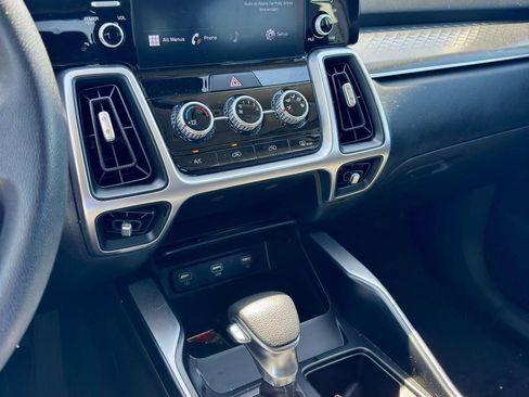 Used 2021 Kia Sorento LX image 21