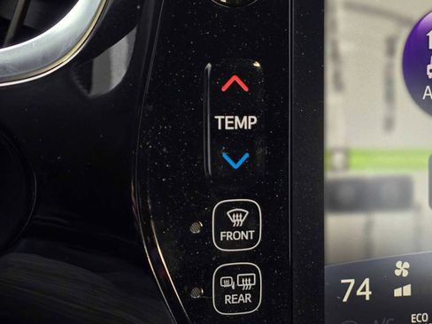 Used 2021 Toyota Prius Prime XLE image 32