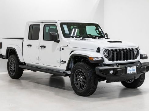 Used 2026 Jeep Gladiator Sport AWD/4WD image 5