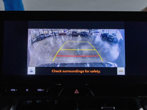 Used 2023 Toyota Venza XLE image 6