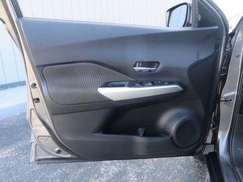 Used 2018 Nissan Kicks SV FWD image 6