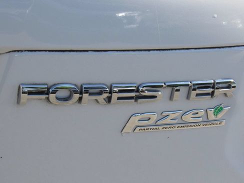 Used 2016 Subaru Forester 2.5i Limited AWD/4WD image 9