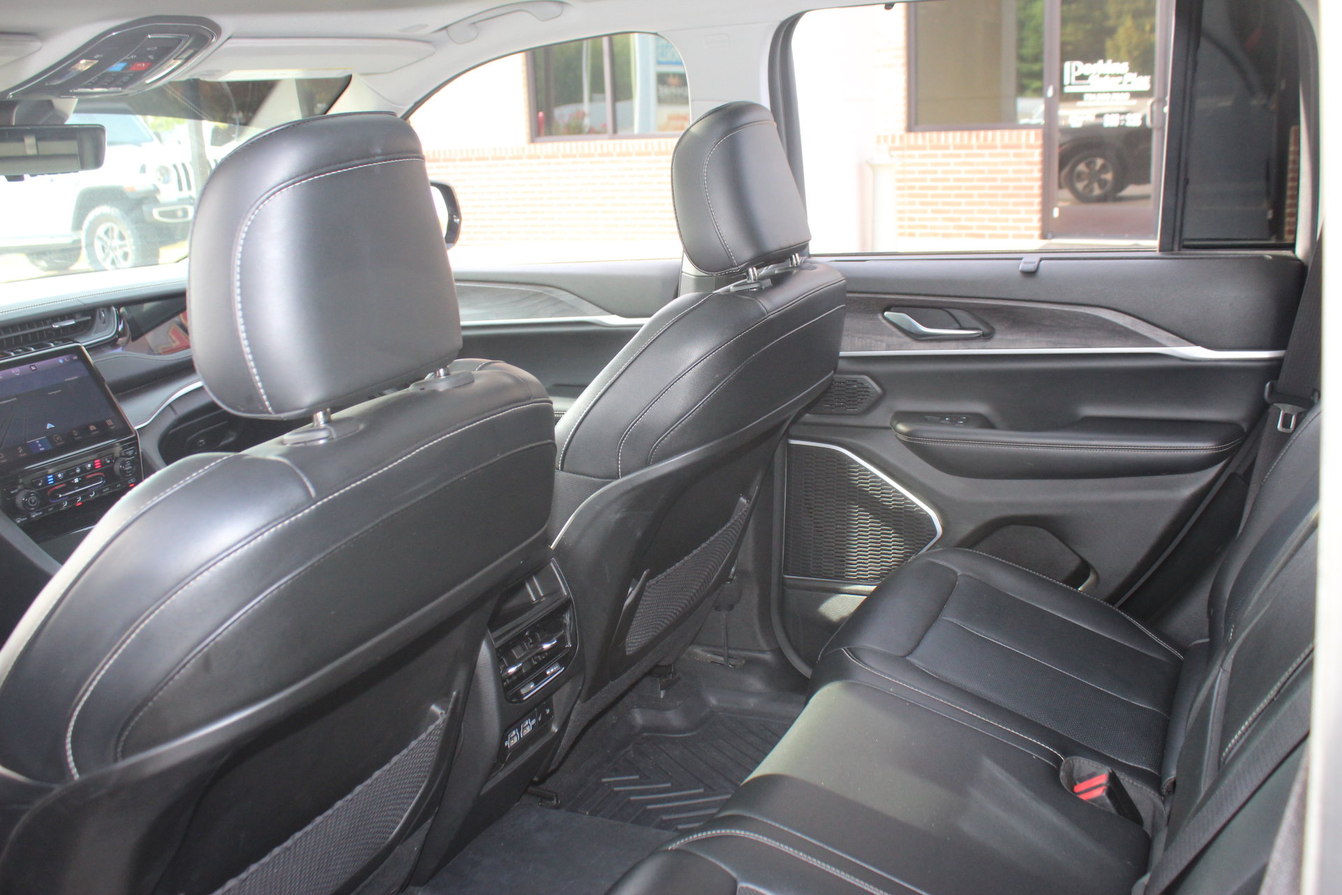 Used 2022 Jeep Grand Cherokee Limited 4xe w/ Luxury Tech Group II AWD/4WD image 28