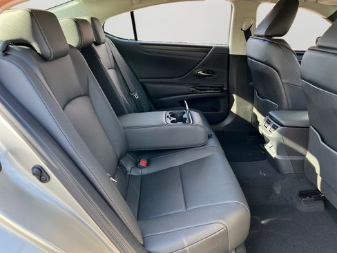 New 2025 Lexus ES 350 w/ Premium Package image 6