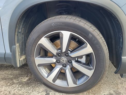 Used 2025 Honda Pilot Touring image 7