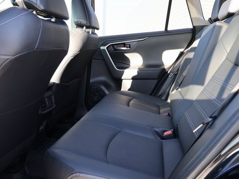 Used 2022 Toyota RAV4 Limited image 18