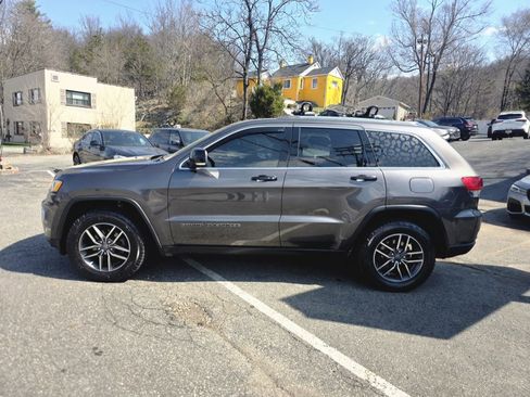 Used 2019 Jeep Grand Cherokee Limited w/ Trailer Tow Group IV image 2