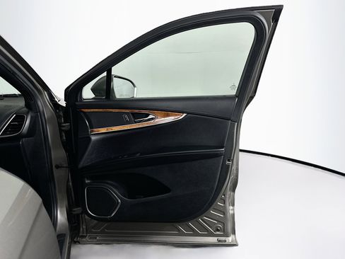 Used 2017 Lincoln MKX Reserve image 33