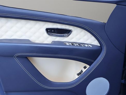 Certified 2021 Bentley Bentayga image 13