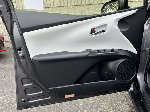 Certified 2022 Toyota Prius LE FWD image 37