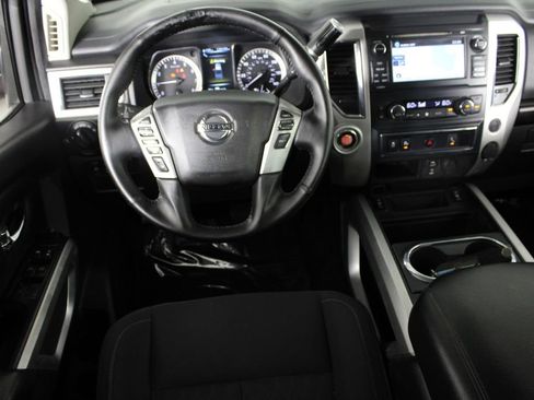Used 2017 Nissan Titan SV RWD image 6