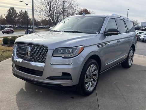 Used 2022 Lincoln Navigator Reserve image 12