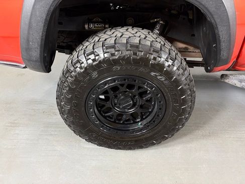 Used 2016 Toyota Tacoma TRD Off-Road w/ Premium & Technology Package AWD/4WD image 11