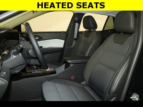 Used 2024 Chevrolet Trax LT w/ Driver Confidence Package image 3