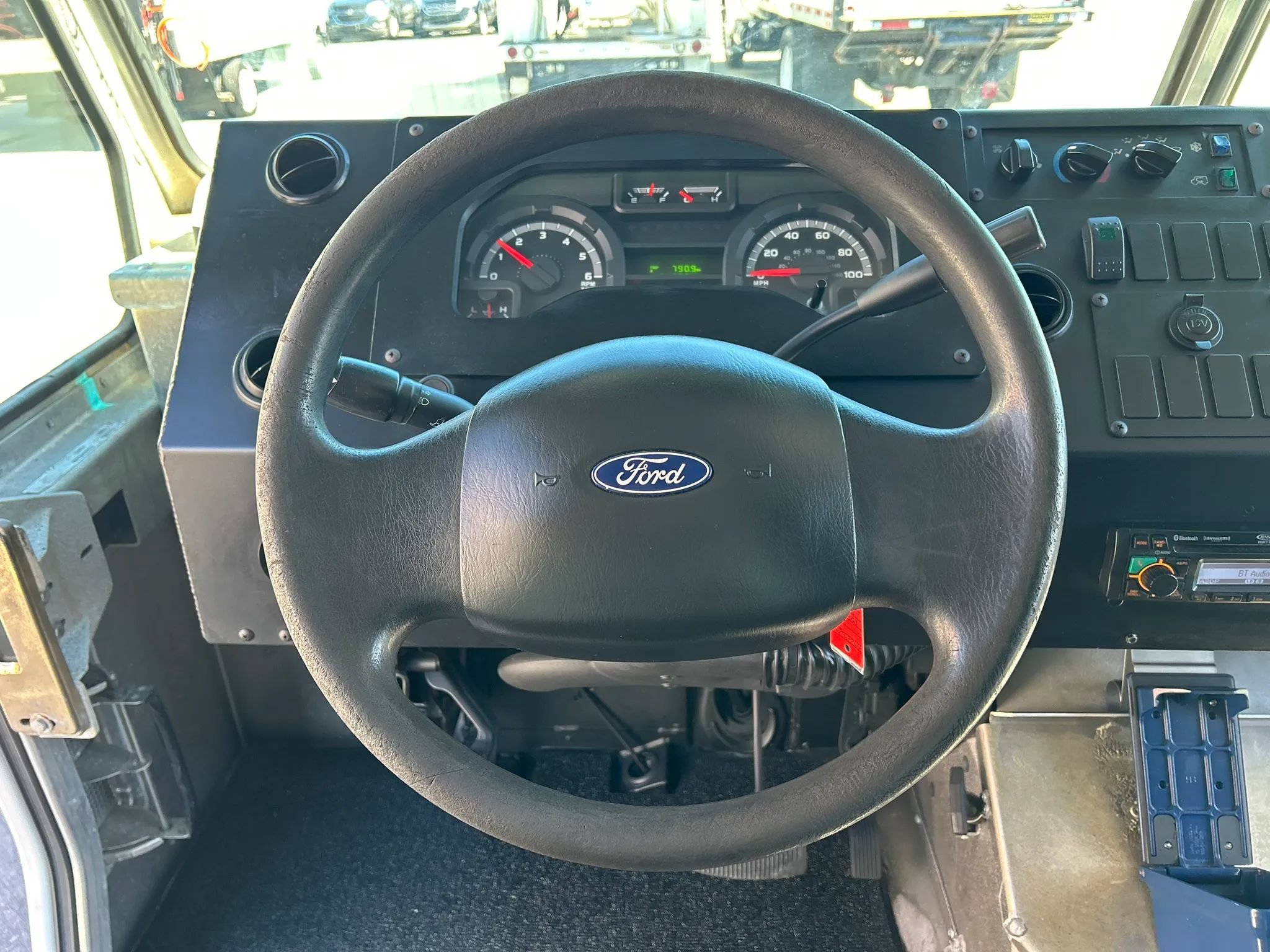 Used 2017 Ford E-350 and Econoline 350 Super Duty w/ A/C Prep Package RWD image 9
