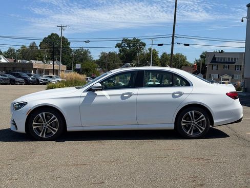 Used 2022 Mercedes-Benz E 350 4MATIC Sedan image 2