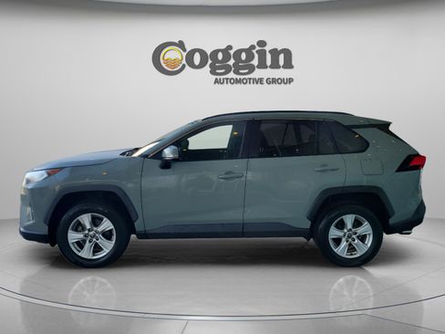 Used 2021 Toyota RAV4 XLE image 2
