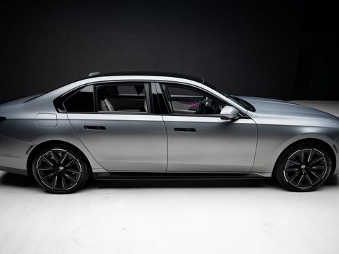Used 2023 BMW i7 xDrive60 AWD/4WD image 34