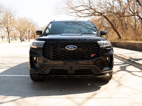 Used 2026 Ford Explorer ST image 3