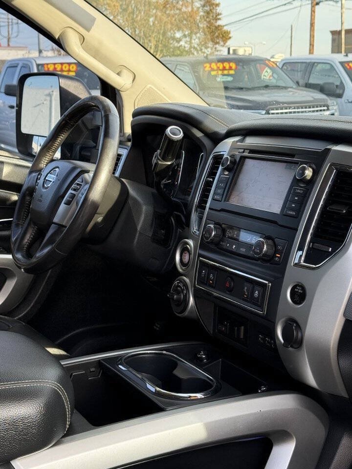 Used 2019 Nissan Titan PRO-4X w/ Pro-4x Convenience Package AWD/4WD image 20
