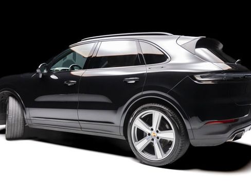 Used 2024 Porsche Cayenne AWD/4WD image 26