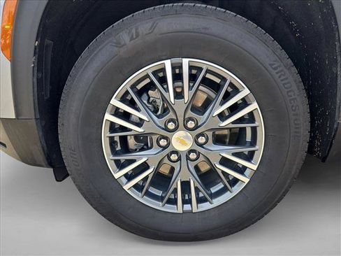 Used 2026 Chevrolet Traverse LT FWD image 25