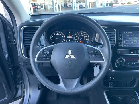Used 2019 Mitsubishi Outlander ES image 9