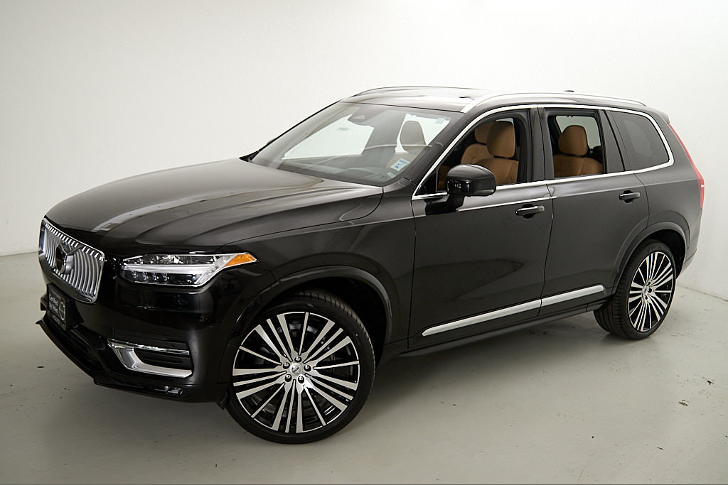 Certified 2023 Volvo XC90 B6 Ultimate w/ Protection Package Premier AWD/4WD image 3