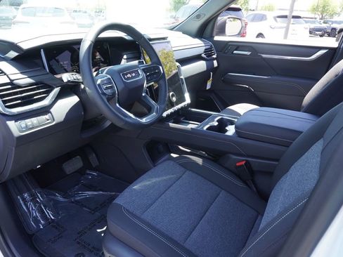 New 2025 GMC Acadia Elevation image 17