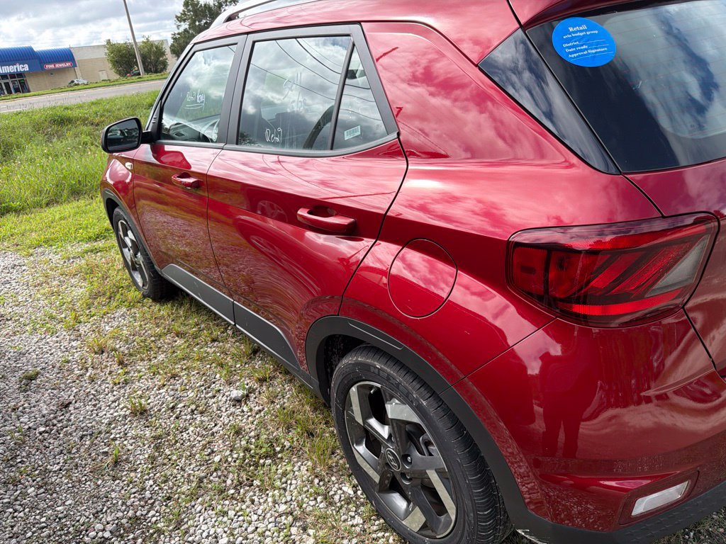 Used 2025 Hyundai Venue SEL FWD image 7