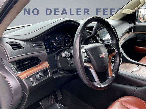 Used 2020 Cadillac Escalade Luxury RWD image 16
