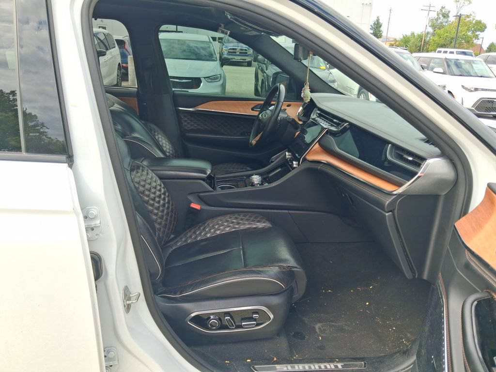 Used 2023 Jeep Grand Cherokee Summit AWD/4WD image 13