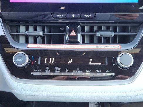 Used 2025 Toyota Corolla SE image 15