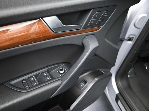 Used 2023 Audi Q5 2.0T Premium image 10