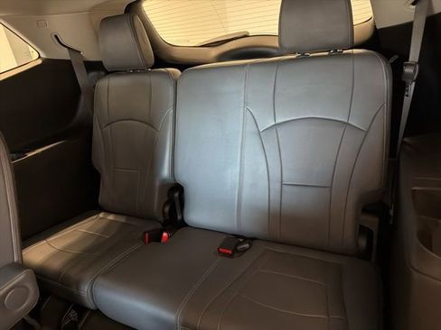 Used 2019 Buick Enclave Essence AWD/4WD image 16