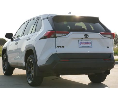 Used 2023 Toyota RAV4 LE FWD image 6
