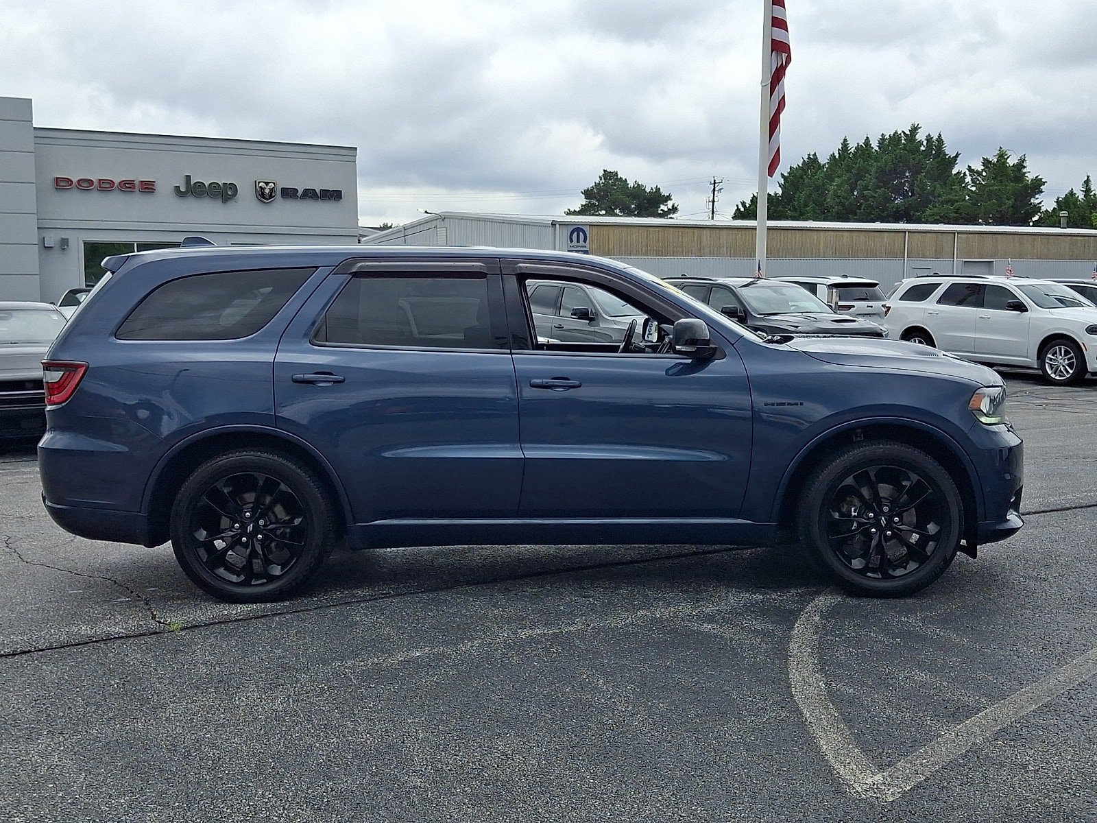 Used 2020 Dodge Durango R/T w/ Technology Group AWD/4WD image 7